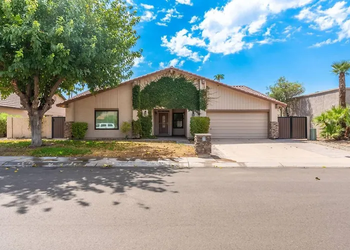 Pool Escape Near Asu & Old Town Scottsdale Holiday home *